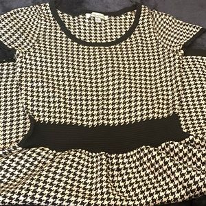 Adorable Houndstooth Pattern Knit Dress
